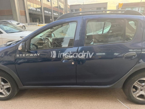 Renault Sandero Step Way 2018 White Automatic Used for Sale in Greater Cairo ( Cairo + Giza) - 3
