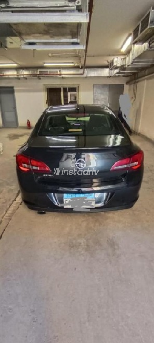 Opel Astra 2020 White Automatic Used for Sale in Greater Cairo ( Cairo + Giza) - 3