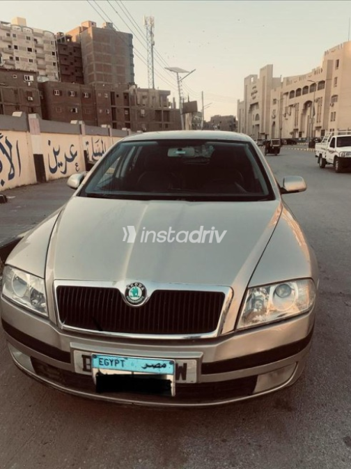 سكودا اوكتافيا A5 2005 فضي أوتوماتيك مستعملة للبيع في أسيوط - 1