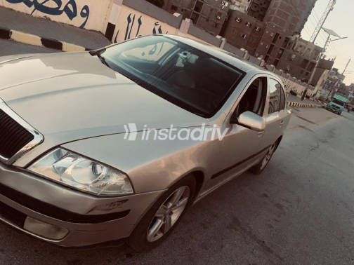 سكودا اوكتافيا A5 2005 فضي أوتوماتيك مستعملة للبيع في أسيوط - 3