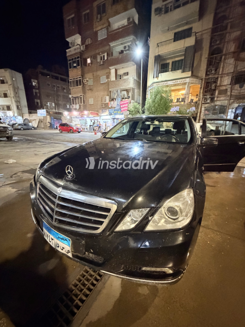 مرسيدس E 300 2010 أسود أوتوماتيك مستعملة للبيع في أسوان - 2