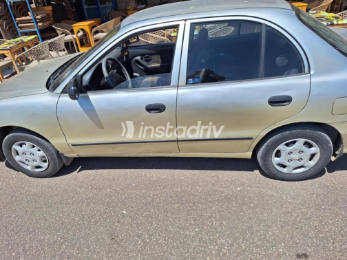 Hyundai Accent 1999 Gold Manual Used for Sale in Kafr el-Sheikh - 1