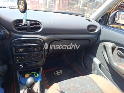 Hyundai Accent 1999 Gold Manual Used for Sale in Kafr el-Sheikh - 4