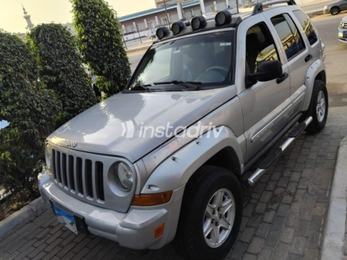 Jeep Liberty 2006 Silver Automatic Used for Sale in Cairo - 1