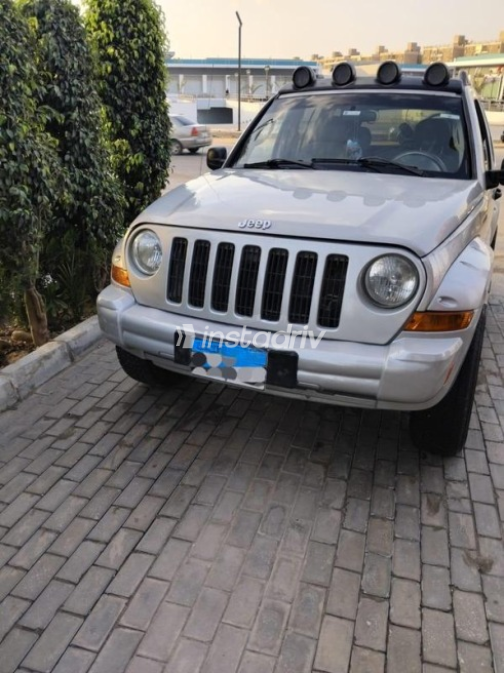 Jeep Liberty 2006 Silver Automatic Used for Sale in Cairo - 2