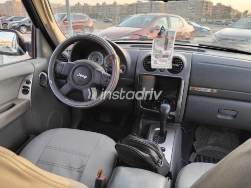 Jeep Liberty 2006 Silver Automatic Used for Sale in Cairo - 4