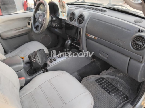 Jeep Liberty 2006 Silver Automatic Used for Sale in Cairo - 6