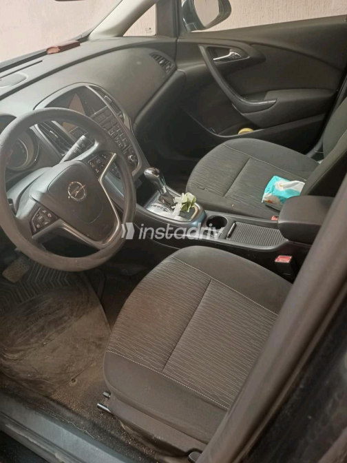 Opel Astra 2016 Black Automatic Used for Sale in Cairo - 3