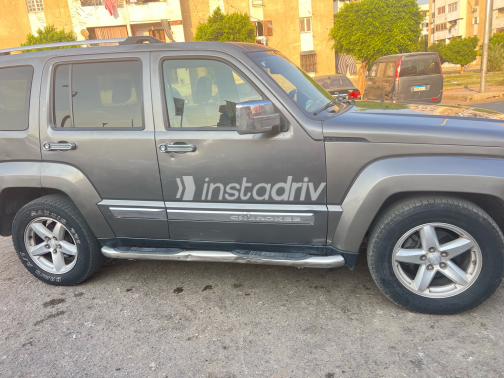 Jeep Cherokee 2009 Silver Automatic Used for Sale in Cairo - 1