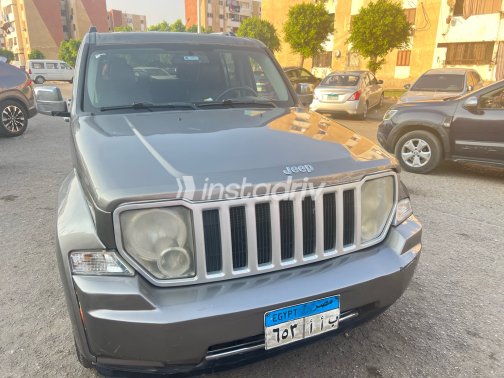Jeep Cherokee 2009 Silver Automatic Used for Sale in Cairo - 2