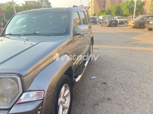 Jeep Cherokee 2009 Silver Automatic Used for Sale in Cairo - 3
