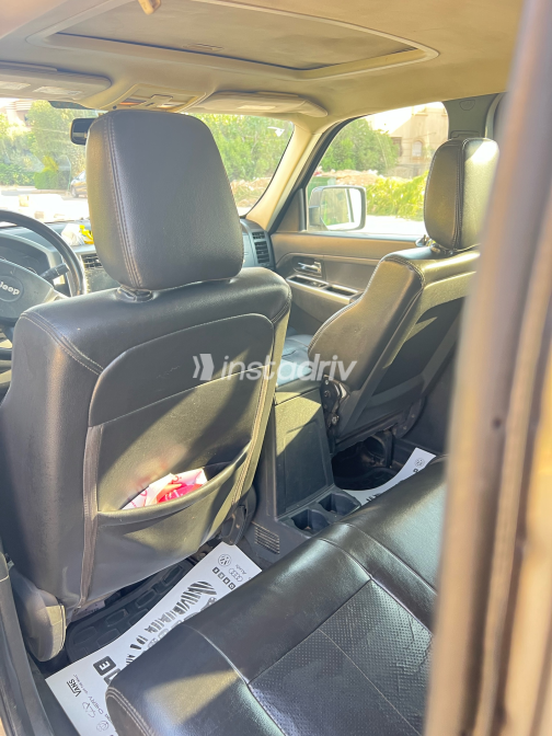 Jeep Cherokee 2009 Silver Automatic Used for Sale in Cairo - 5