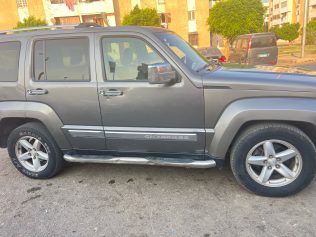 Jeep Cherokee 2009 Silver Automatic Used for Sale in Cairo