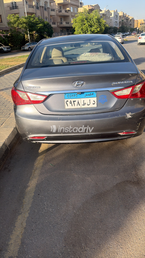 Hyundai Sonata 2011 Gray Automatic Used for Sale in Cairo - 7
