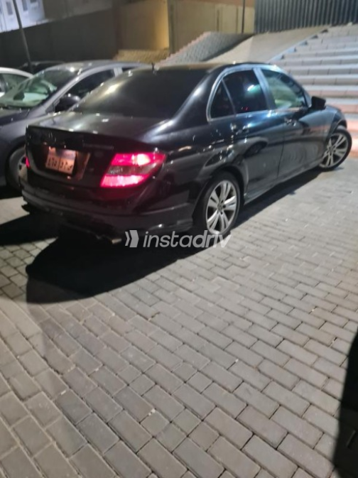 Mercedes C 180 2010 Black Automatic Used for Sale in Cairo - 1