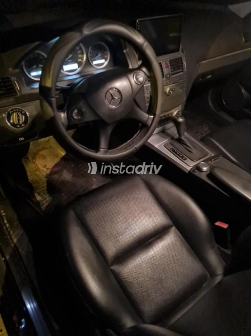 Mercedes C 180 2010 Black Automatic Used for Sale in Cairo - 4