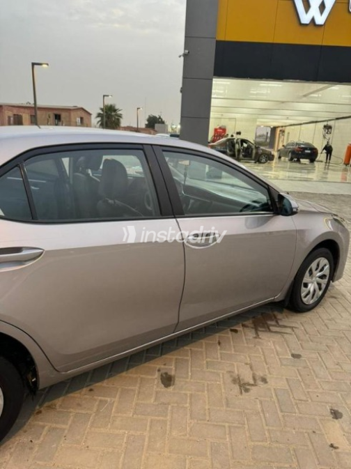 Toyota Corolla 2018 White Automatic Used for Sale in Greater Cairo ( Cairo + Giza) - 4
