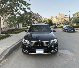 بي ام دبليو X5 2015 أسود أوتوماتيك مستعملة للبيع في مدينتى