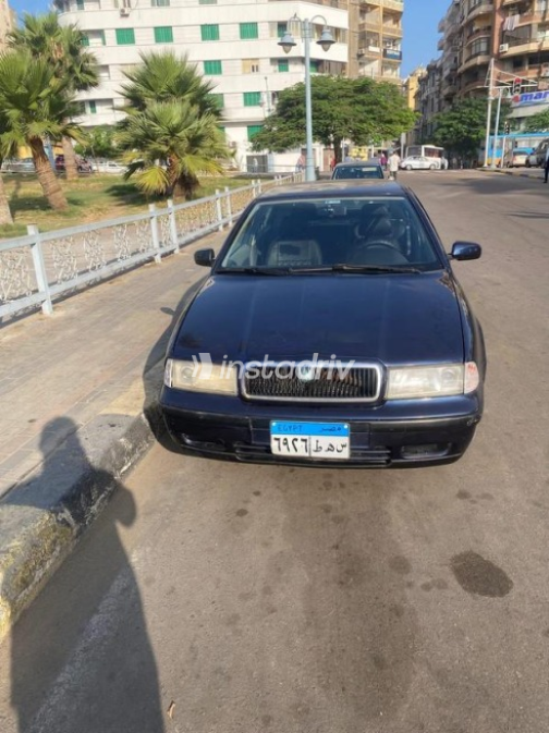 سكودا اوكتافيا A4 1998 أزرق غامق أوتوماتيك مستعملة للبيع في الإسكندرية - 3