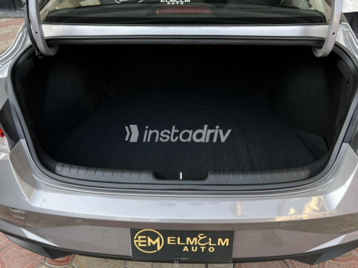 Hyundai Elantra 2022 Gray Automatic Used for Sale in Cairo - 9