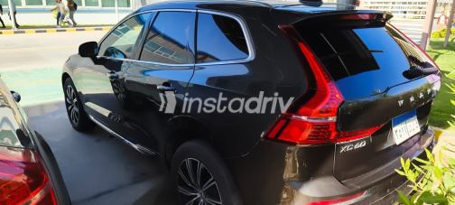 فولفو XC60 2021 أسود أوتوماتيك مستعملة للبيع في القاهرة الكبرى ( القاهرة - الجيزة) - 4