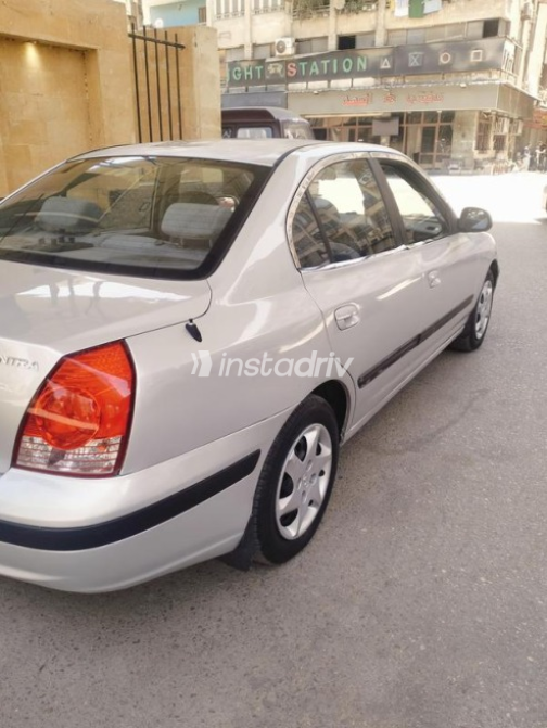 هيونداي إلنترا 2004 فضي أوتوماتيك مستعملة للبيع في الهرم - 5
