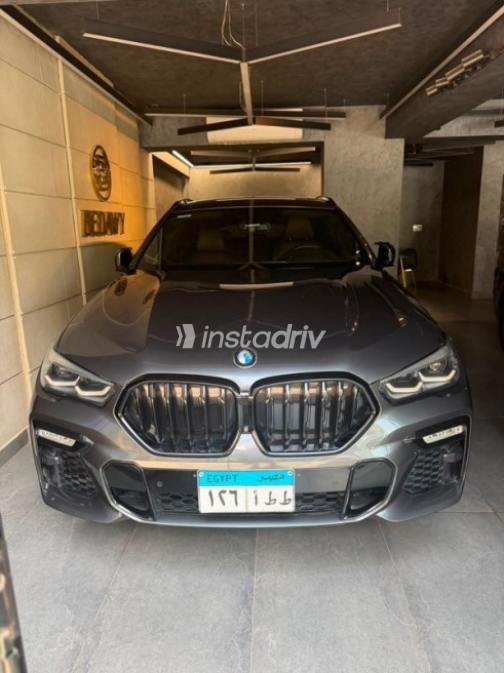 بي ام دبليو X6 2021 رمادي أوتوماتيك مستعملة للبيع في القاهرة - 2