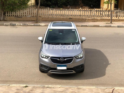 Opel Crossland 2020 Gray Automatic Used for Sale in Nasr city - 9