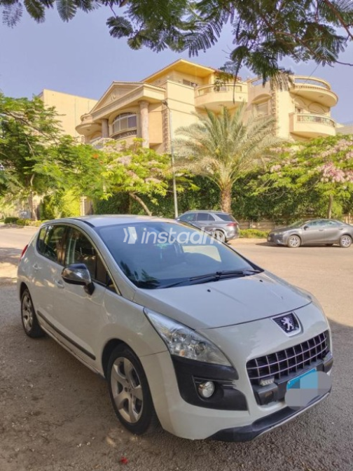 Peugeot 3008 2014 White Automatic Used for Sale in Cairo - 2