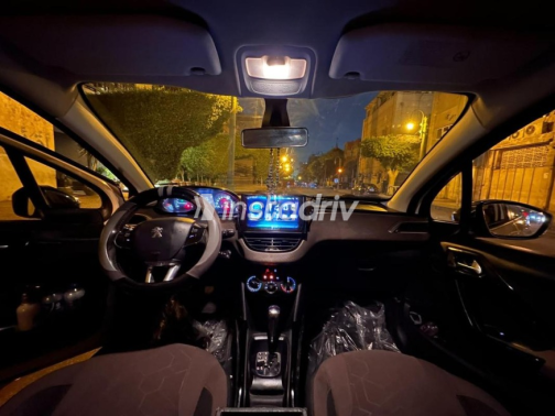 Peugeot 2008 2015 White Automatic Used for Sale in Greater Cairo ( Cairo + Giza) - 5