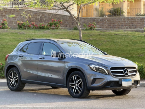 Mercedes GLA 200 2015 Gray Automatic Used for Sale in Cairo - 4