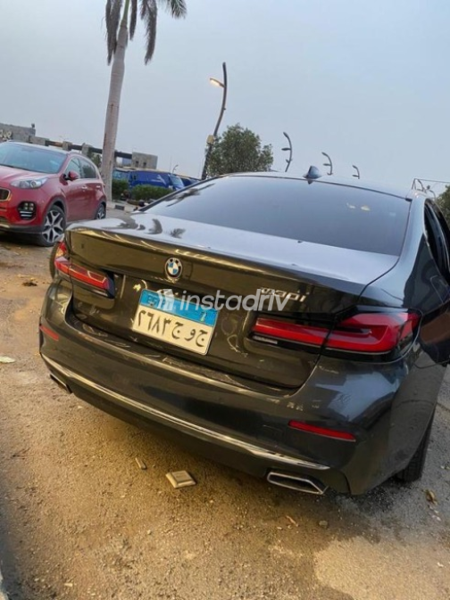 بي ام دبليو 530 2023 رمادي أوتوماتيك مستعملة للبيع في القاهرة - 2