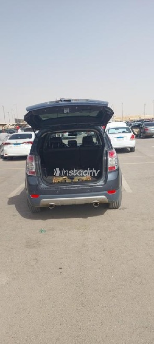 Chevrolet Captiva 2012 Petroleum Automatic Used for Sale in Cairo - 3