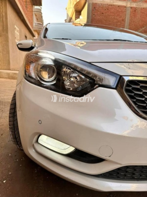 Kia Cerato 2016 White Automatic Used for Sale in Giza - 3