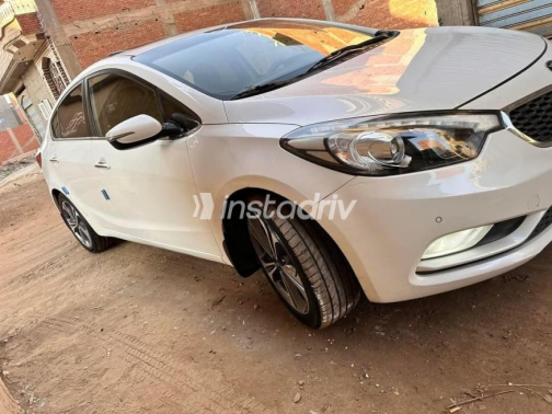 Kia Cerato 2016 White Automatic Used for Sale in Giza - 4
