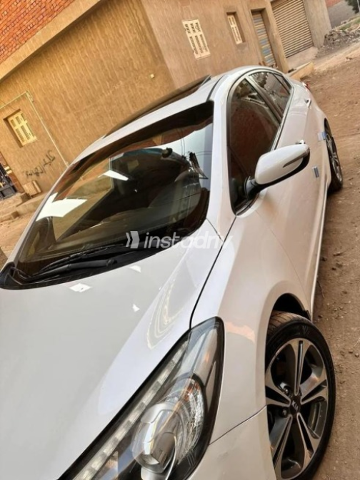 Kia Cerato 2016 White Automatic Used for Sale in Giza - 5