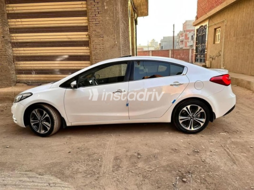 Kia Cerato 2016 White Automatic Used for Sale in Giza - 8