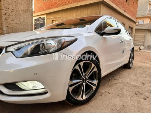 Kia Cerato 2016 White Automatic Used for Sale in Giza - 9