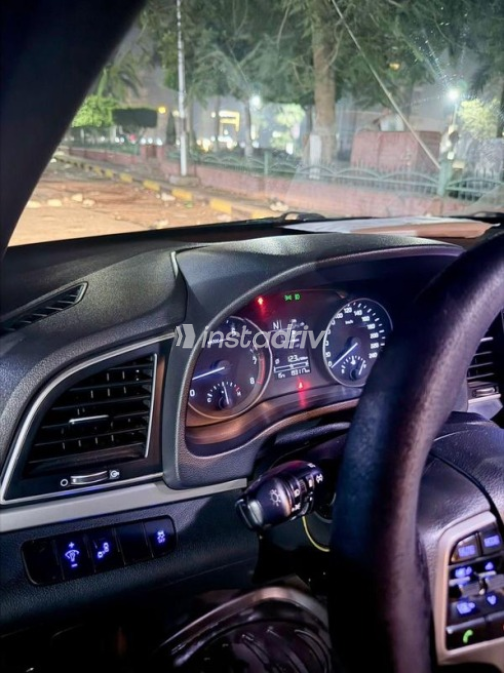 هيونداي إلنترا اى دى 2019 أسود أوتوماتيك مستعملة للبيع في الدقى - 1