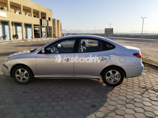 Hyundai Avante 2010 Silver Automatic Used for Sale in Hurghada - 2