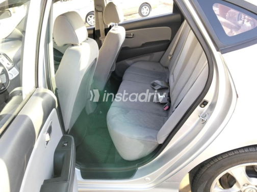 Hyundai Avante 2010 Silver Automatic Used for Sale in Hurghada - 5