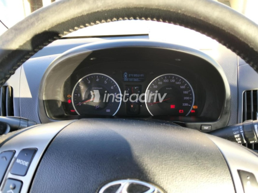 Hyundai Avante 2010 Silver Automatic Used for Sale in Hurghada - 6