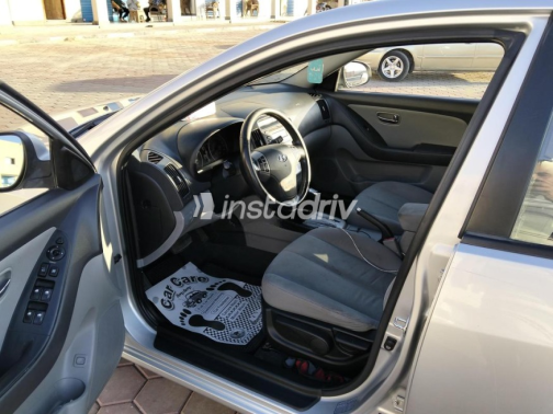 Hyundai Avante 2010 Silver Automatic Used for Sale in Hurghada - 8