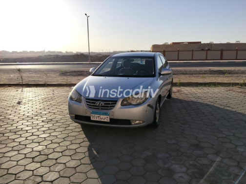 Hyundai Avante 2010 Silver Automatic Used for Sale in Hurghada - 9