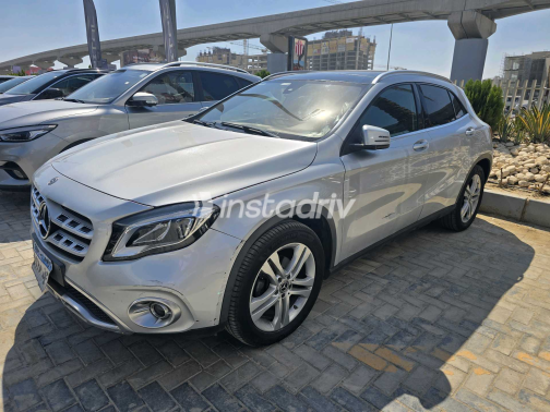 Mercedes GLA 200 2019 Silver Automatic Used for Sale in Giza - 3