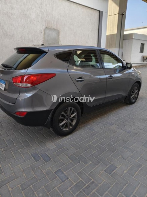 هيونداي IX 35 2015 رمادي أوتوماتيك مستعملة للبيع في 6 أكتوبر - 4