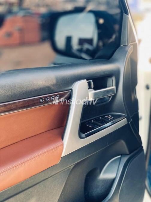 Toyota Land Cruiser 2021 White Automatic Used for Sale in Sheikh Zayed City - 2