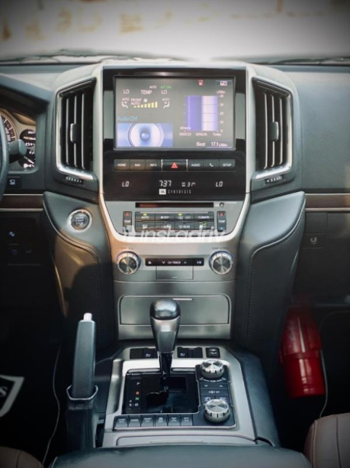 Toyota Land Cruiser 2021 White Automatic Used for Sale in Sheikh Zayed City - 3