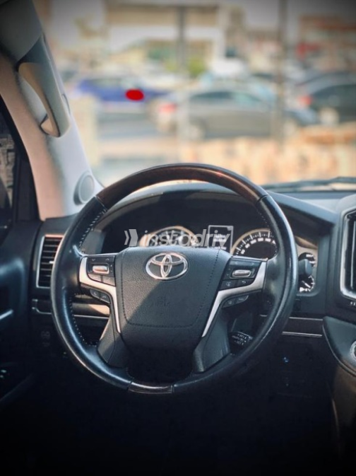 Toyota Land Cruiser 2021 White Automatic Used for Sale in Sheikh Zayed City - 4
