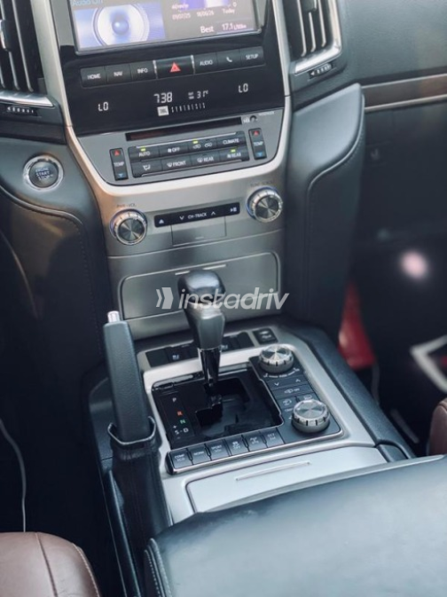 Toyota Land Cruiser 2021 White Automatic Used for Sale in Sheikh Zayed City - 5